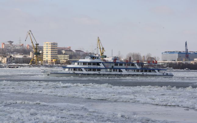 Dacă Dunărea rămâne înghețată, în scurt timp locuitorii din SULINA nu vor mai avea alimente și medicamente