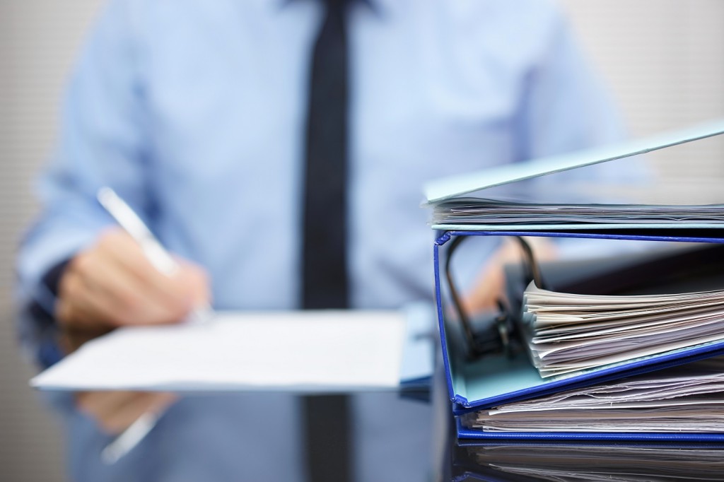 Spor de stres de 50% din salariu pentru funcţionarii publici