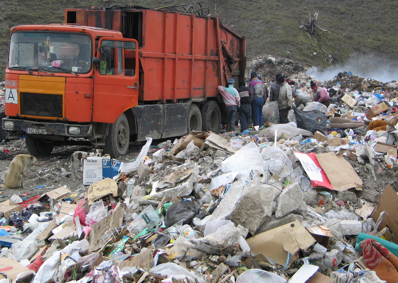 România riscă amenzi usturătoare din cauza gropilor de gunoi neconforme. Două dintre ele sunt la Constanța