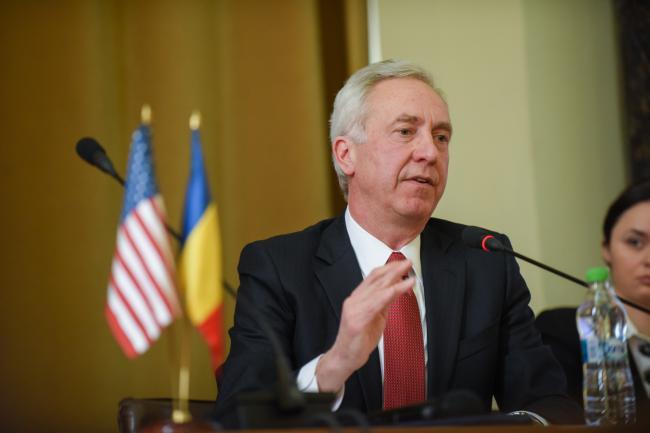 „Raftul cărților americane“, inaugurat astăzi la Tulcea. Ambasadorul SUA va face o donație Bibliotecii Județene „Panait Cerna“