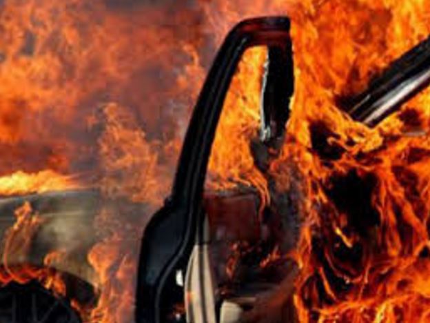 CONSTANȚA: Arde o mașină în zona Galeriilor Soveja