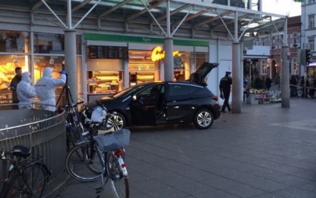 GERMANIA. Alertă de securitate. Un bărbat a intrat cu mașina în pietoni
