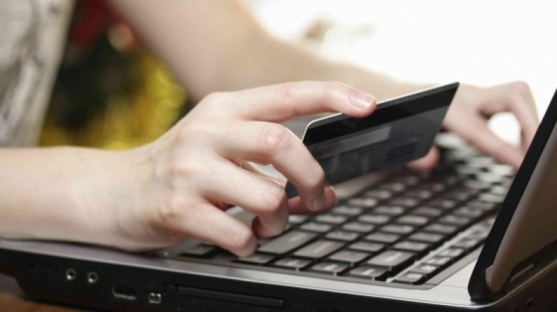 Numărul tranzacţiilor online cu cardul de Black Friday a crescut cu circa 10%