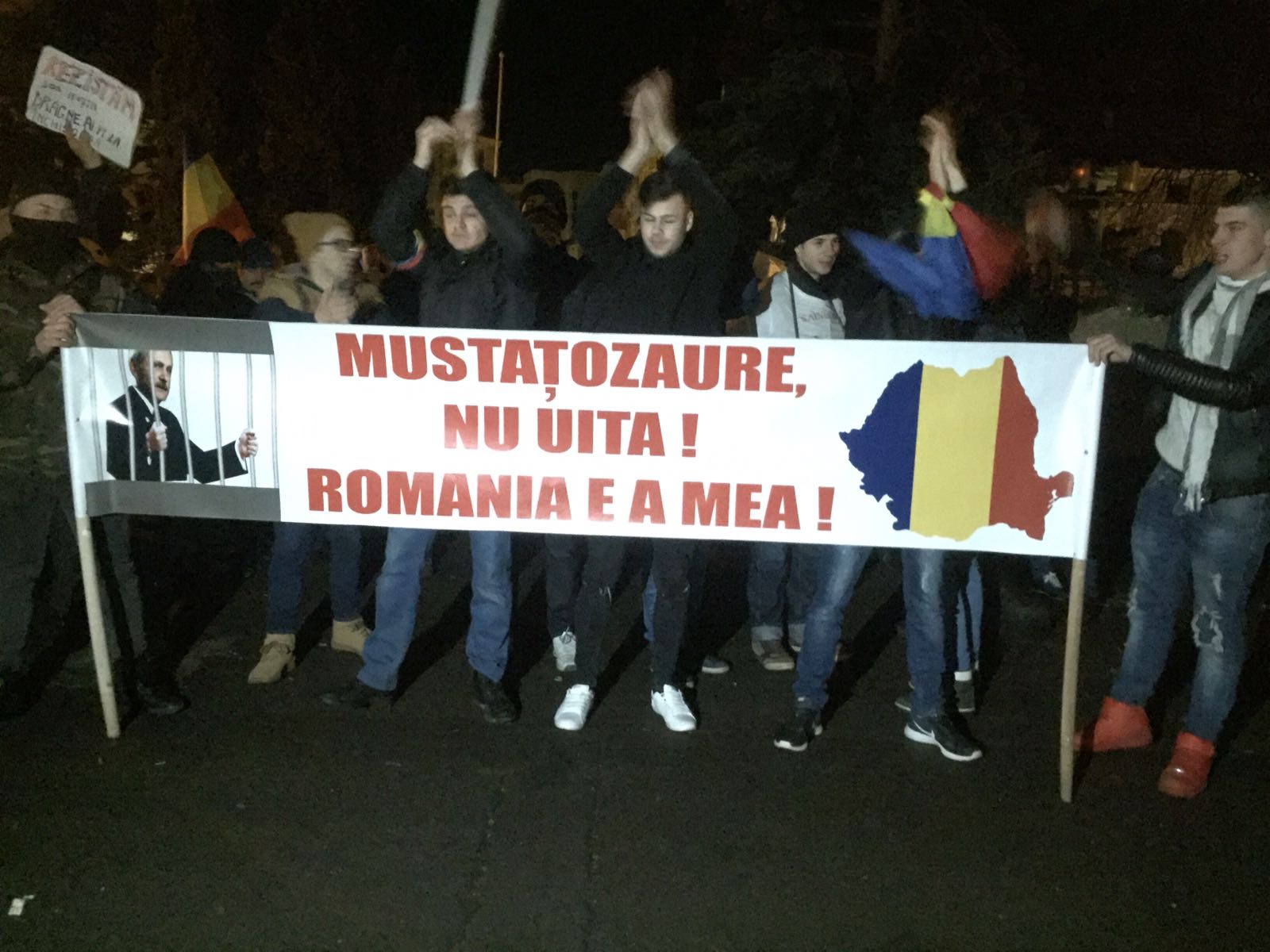 CONSTANȚA: Sute de oameni au ieșit în stradă