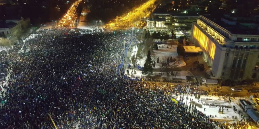 Aproximativ jumătate de milion de oameni sunt în stradă