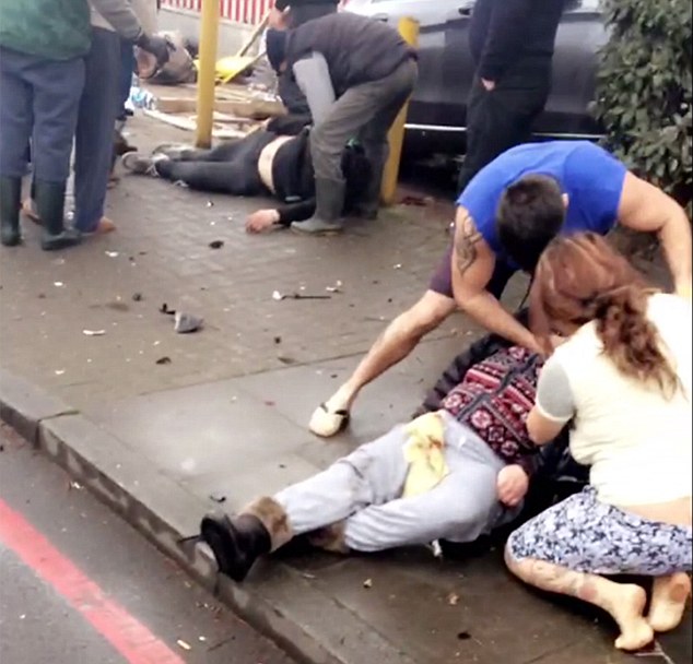 FOTO – Cinci români RĂNIȚI la Londra. Martorii spun că au fost loviți INTENȚIONAT cu mașina