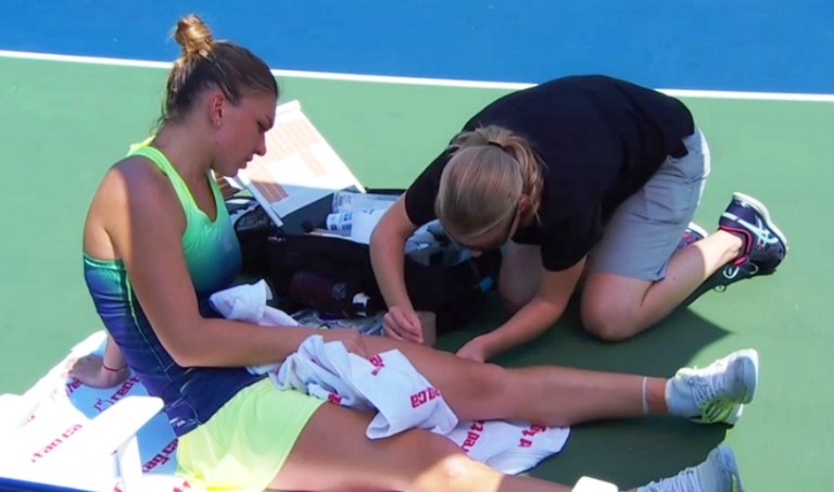 Simona Halep își tratează genunchiul