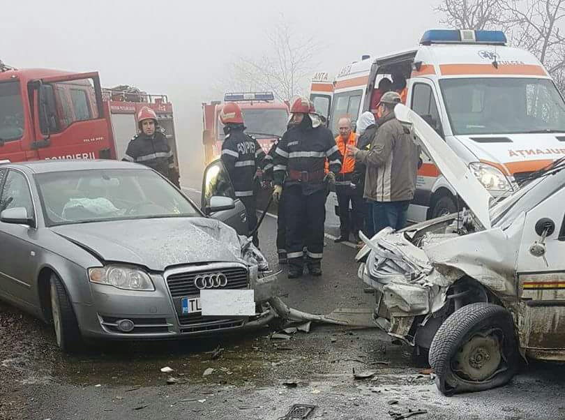 TULCEA. OFICIAL: Accident cu o mașină a poliției și alte două autovehicule
