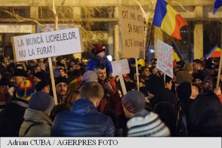 TULCEA: Oamenii au ieşit în stradă