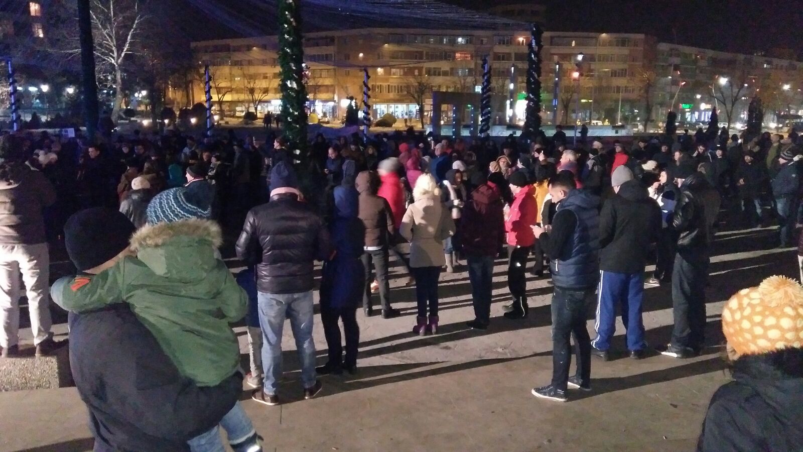 TULCEA: Amplu protest împotriva Guvernului în Piața Civică