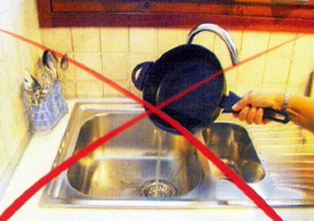 Constănţenii primesc un litru de ulei bun de gătit, în schimbul a 5 litri de ulei vegetal uzat