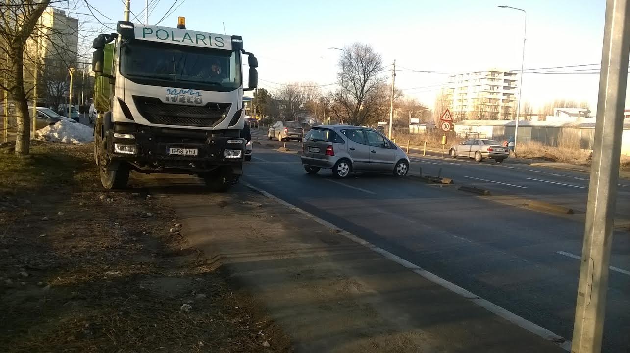 FOTO – CONSTANȚA: Accident între un autocamion de la o firmă de salubritate și un autoturism