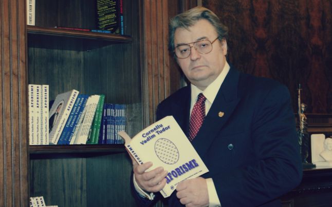 Obiecte care i-au aparținut lui Corneliu Vadim Tudor, scoase la vânzare
