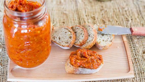 TULCEA: Zacusca, tocana de legume sau gemul de prune, pe cale să devină produse tradiţionale româneşti