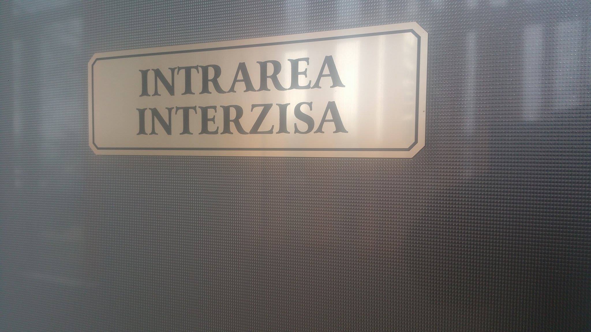 VIDEO/FOTO: „Intrarea interzisă” în toaleta unei primării din județul Constanța