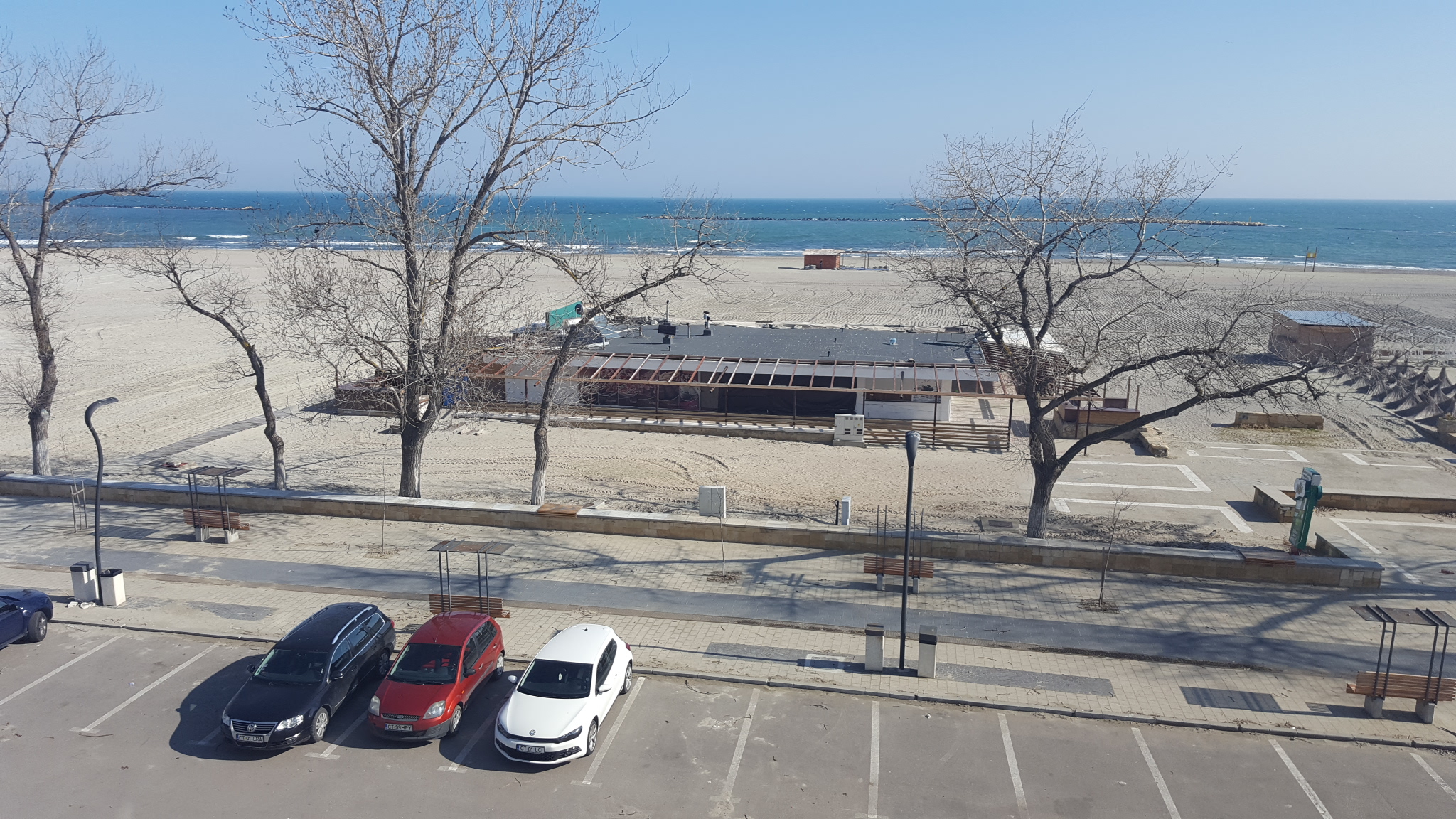 MAMAIA: Primăria începe curățarea falezei din stațiune