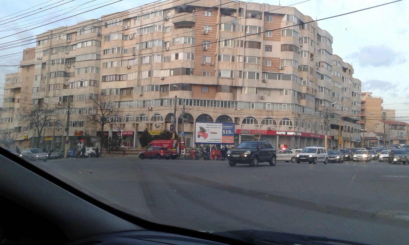 VIDEO/Impact în intersecție: Biciclist rănit în accident, la Trocadero