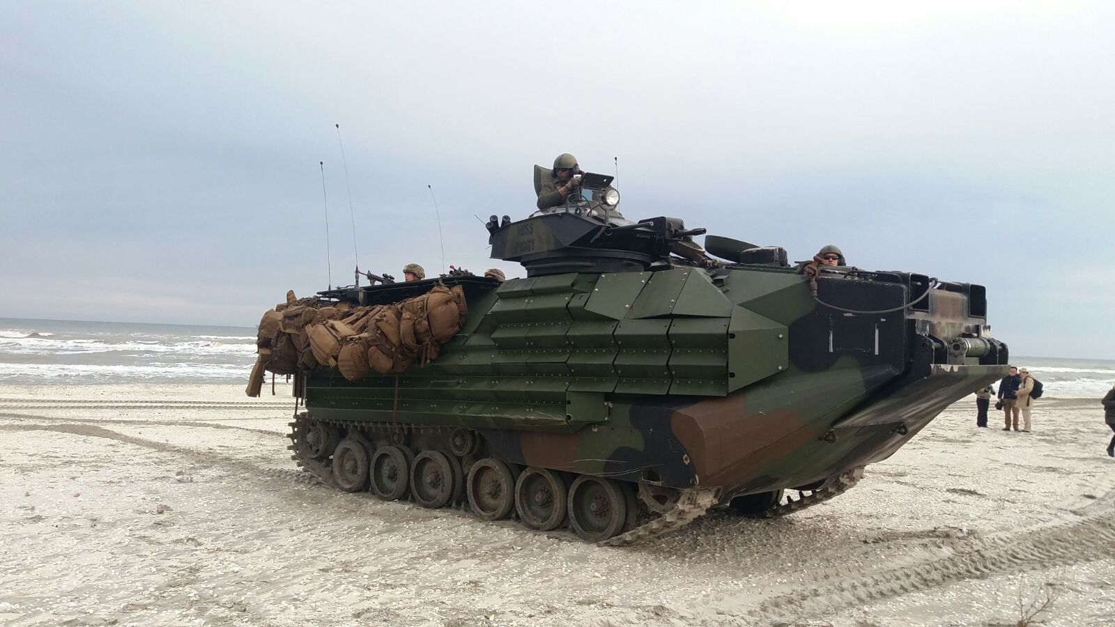Foto/Video – MISS PIGGY, vedeta trupelor de asalt ale MARINEI AMERICANE