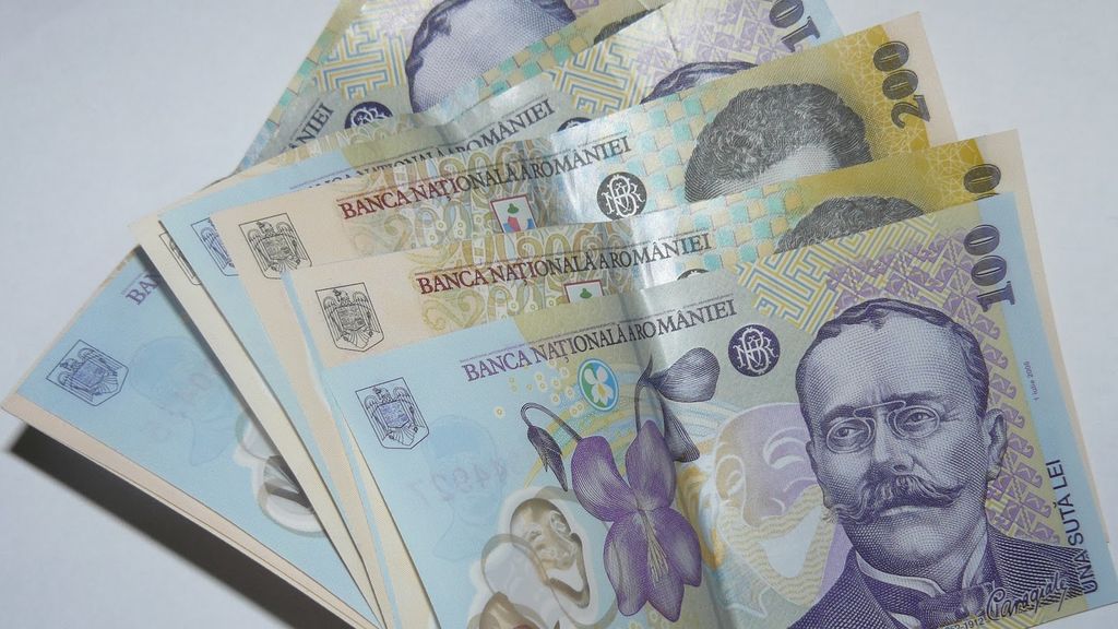 TULCEA: Burse pe cei mai merituoşi tineri din judeţ
