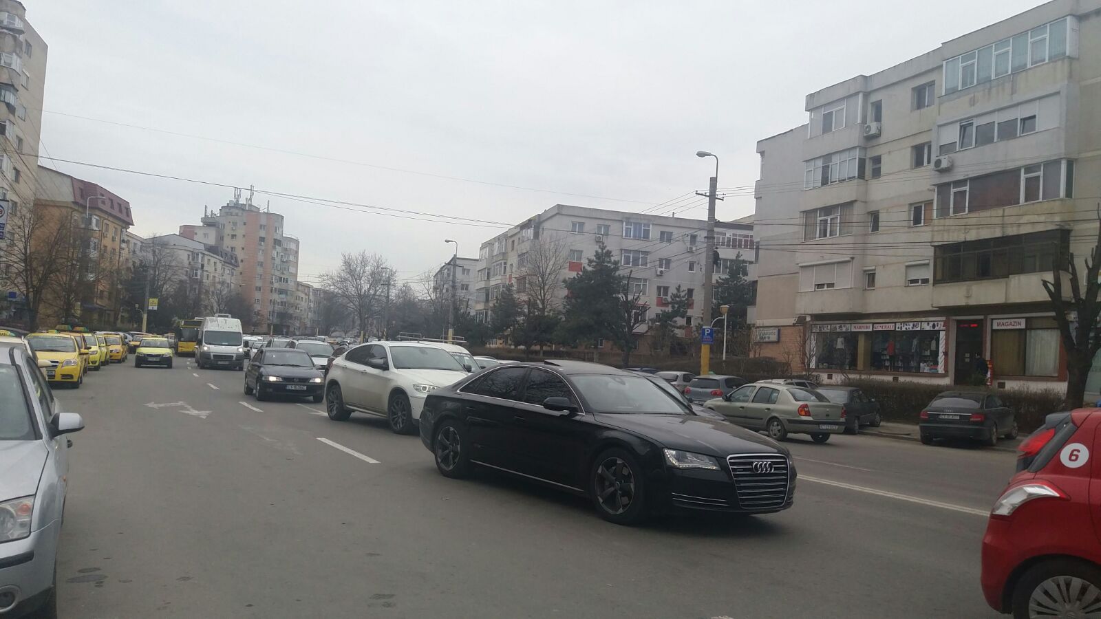 CONSTANȚA/FOTO: Trafic rutier îngreunat pe strada Soveja