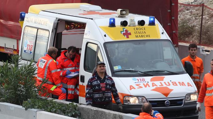 Trei români au murit lângă PISA după ce mașina în care se aflau a plonjat într-un râu
