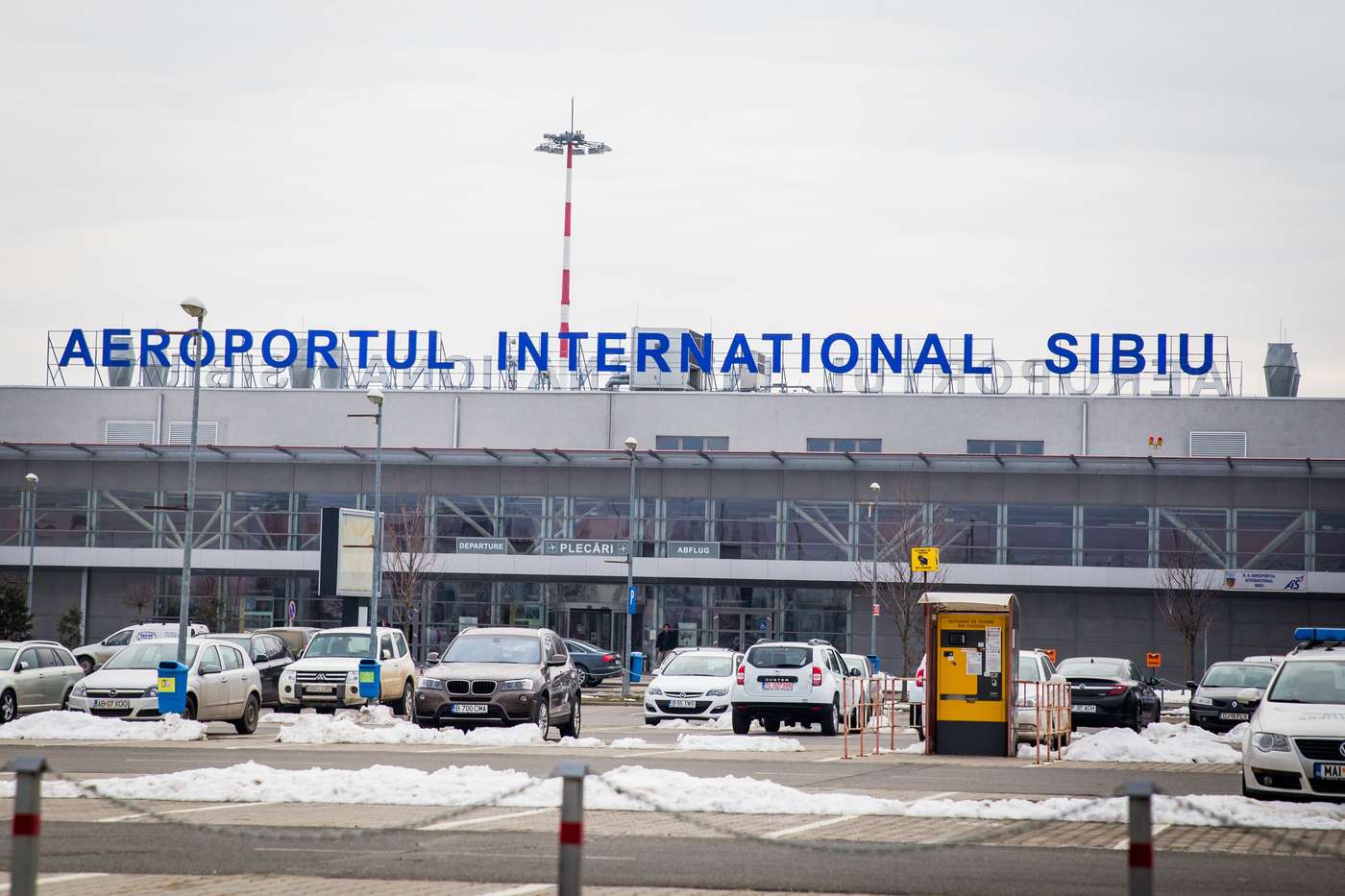 SIBIU: Alertă la Aeroportul Internațional din cauza unui obiect suspect. Pasagerii au fost EVACUAȚI