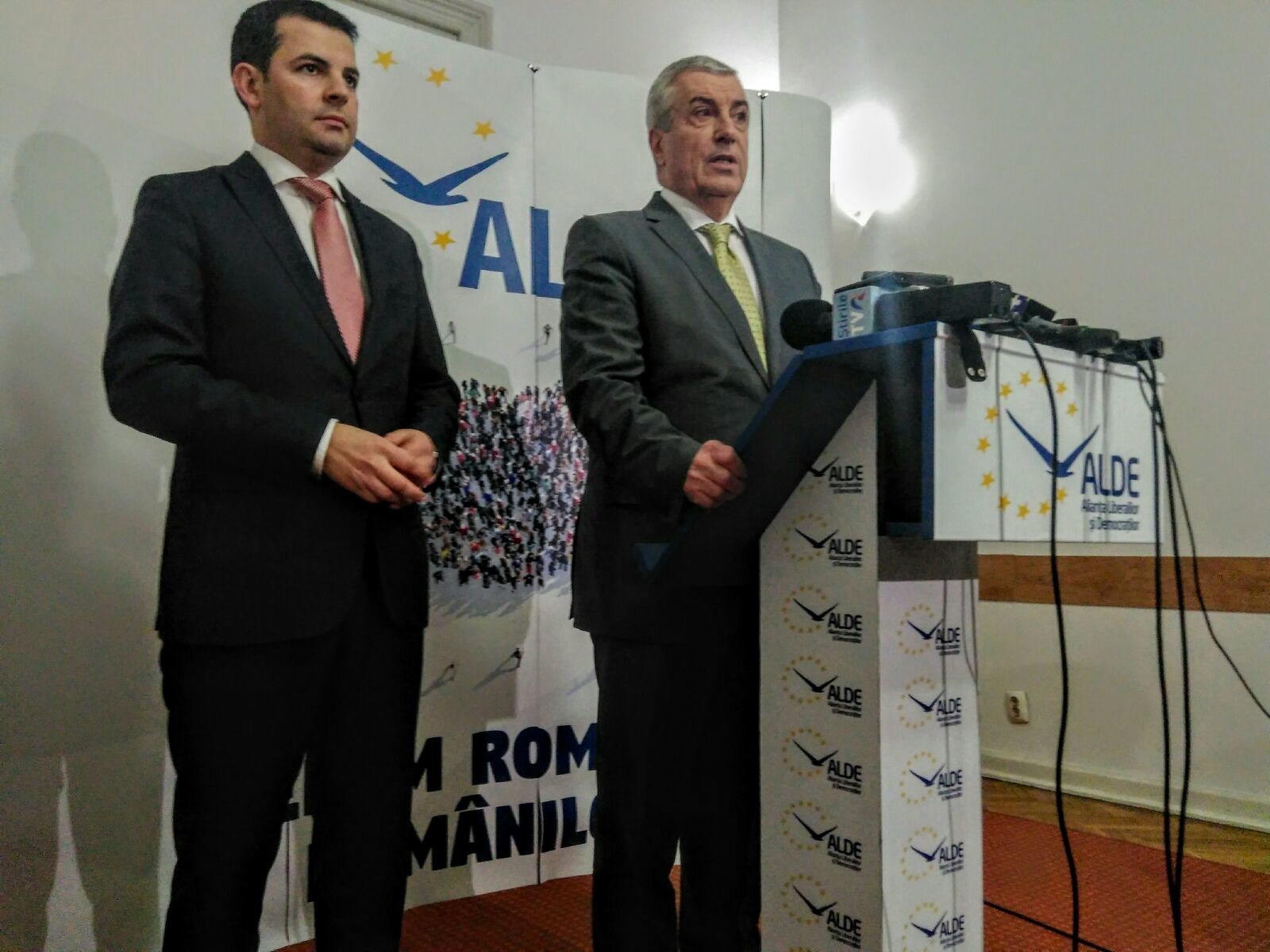 Delegaţia Permanentă Naţională a Alianţei Liberalilor şi Democraţilor se reuneşte, la Palatul Parlamentului