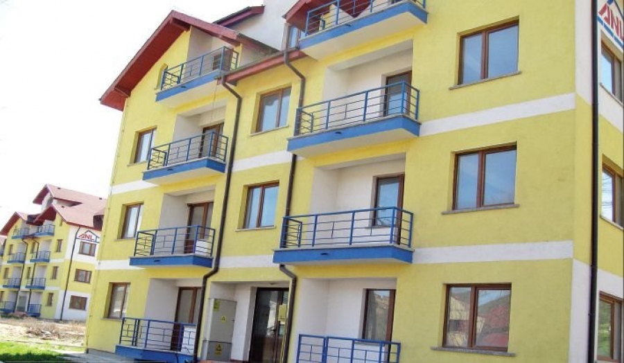 Locatarii blocurilor ANL din CUMPĂNA, convocați de urgență la o întâlnire cu edilii
