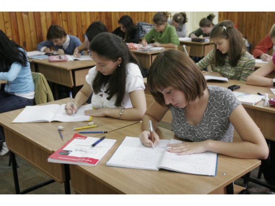 Elevii din CONSTANȚA solicită edililor mărirea burselor școlare