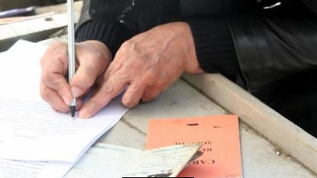 Rentierii agricoli trebuie să se prezinte la sediul APIA pentru vizarea carnetelor