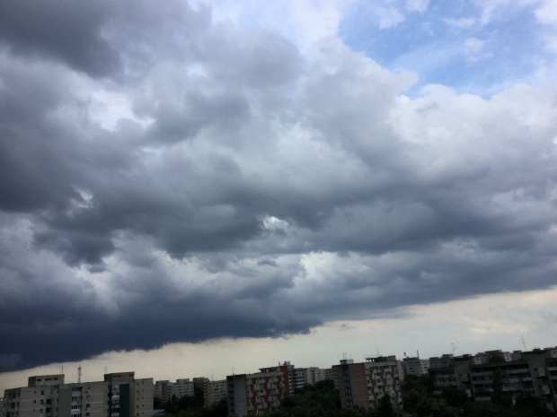 CONSTANȚA – COD GALBEN – Averse torențiale, descărcări electrice, grindină