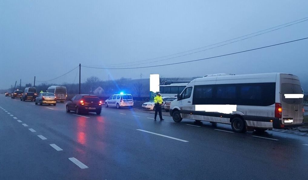 Transportul de persoane şi de elevi, VERIFICAT de poliţişti