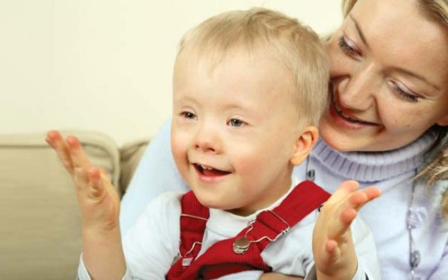 AUDIO. Ce se întâmplă cu indemnizația de însoțitor pentru părinții copiilor cu handicap ușor?