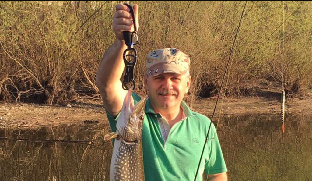 FOTO: Liviu Dragnea la pescuit în Delta Dunării