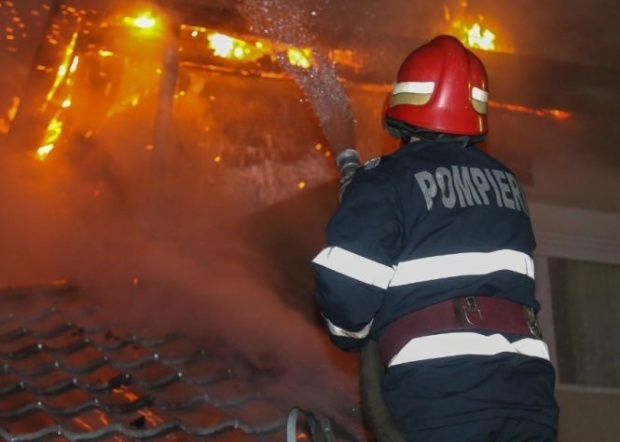GALAȚI: Imobil devastat de o explozie puternică. Un copil a murit, iar patru persoane au ajuns la spital