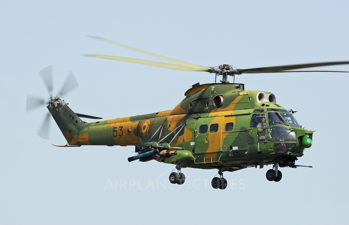 Un elicopter cu o defecțiune în timpul unui zbor de instrucție a aterizat în siguranță în apropiere de Reșița