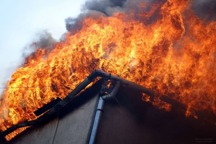 Incendiu la MERENI
