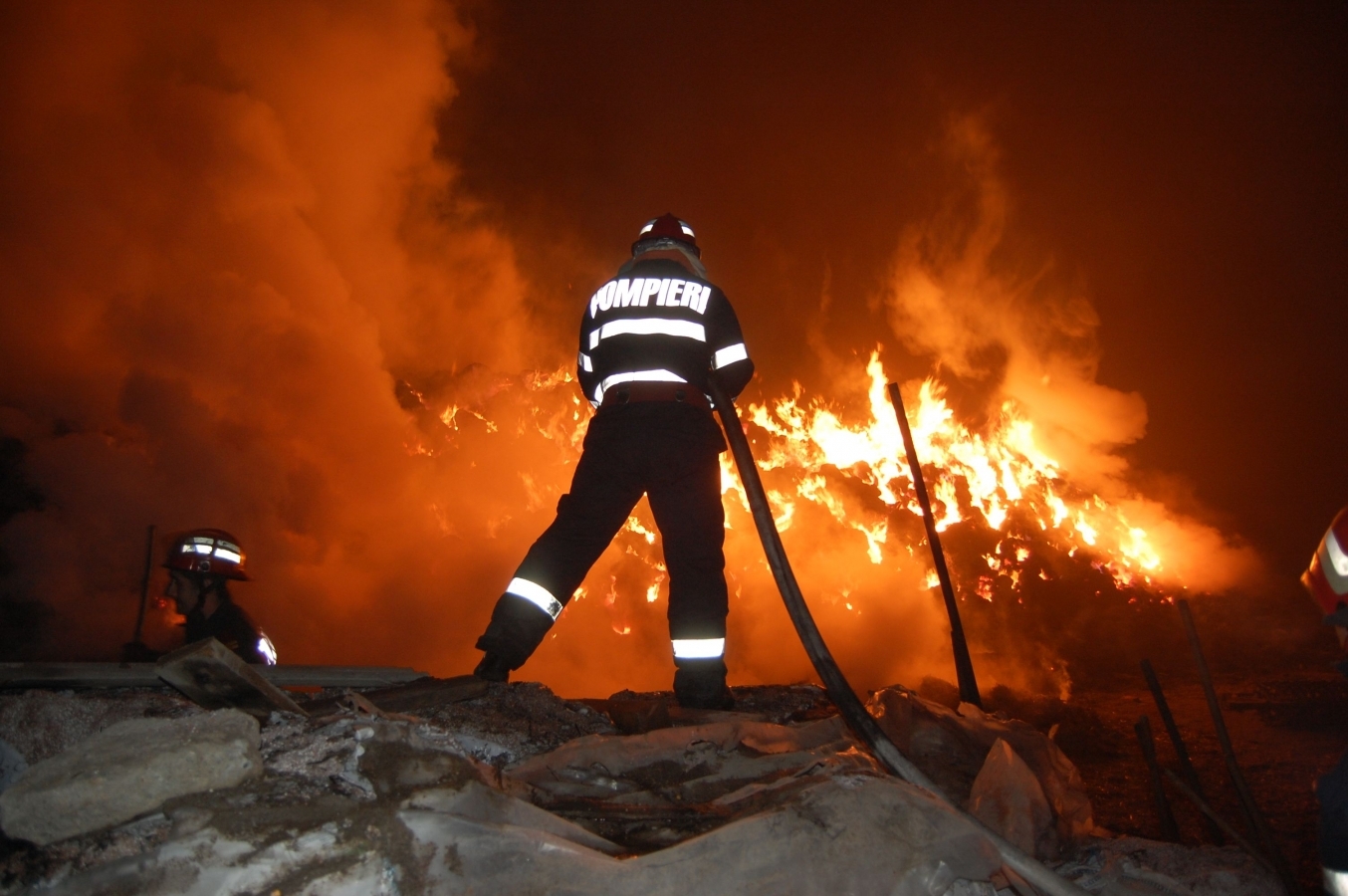 TULCEA: Incendiu în zona Văcărie