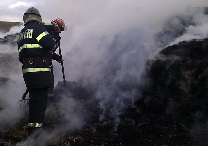 Mai mulți baloți de paie au luat foc într-o localitate din județul CONSTANȚA