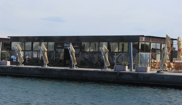 CONSTANȚA: Patronul Leeloo Caffe, din parcul Tăbăcărie, și-a demolat construcția