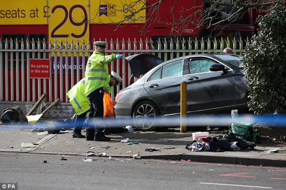 Unul dintre românii loviți cu mașina la Londra a murit