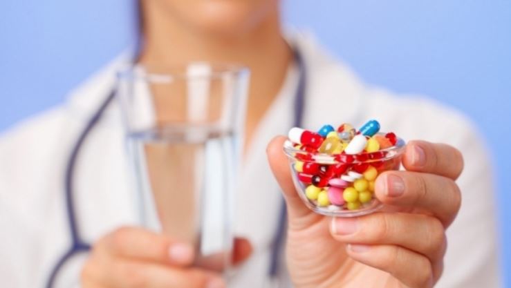 Zeci de medicamente scumpe pot fi prescrise direct asiguraţilor