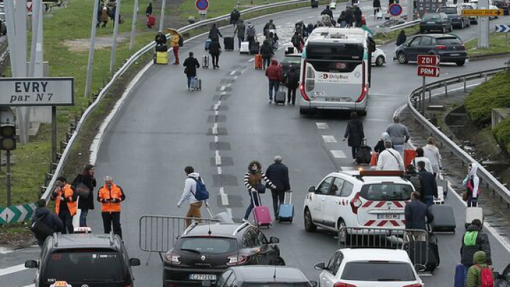 REȚINERI după presupusa tentativă de atentat terorist din aeroportul ORLY