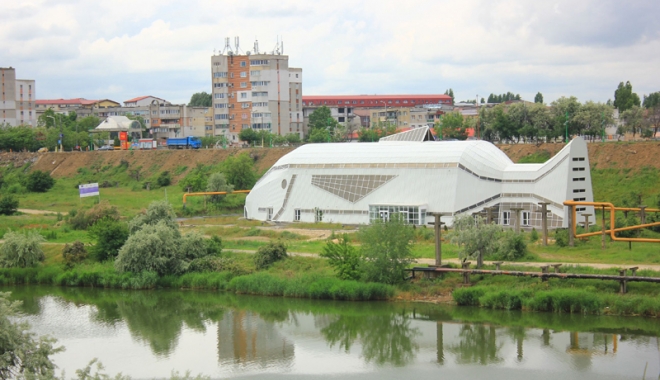 FOTO/Primăria NĂVODARI reduce consistent prețurile de închiriere la Piața de pește
