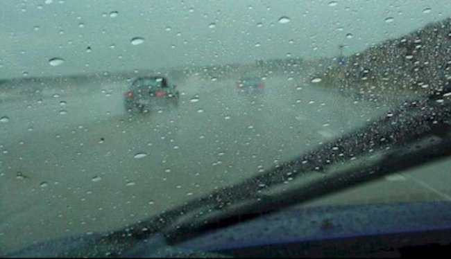 Atenție, șoferi! Există risc de acvaplanare pe Autostrada Soarelui din cauza ploii torențiale