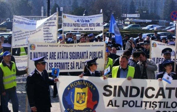 Sindicaliștii din POLIȚIE reiau, luni, negocierile cu reprezentanții Guvernului