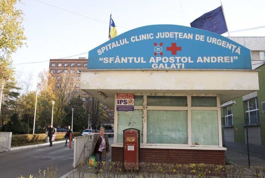 O adolescentă din GALAȚI a sărit de la etaj din cauza absențelor acumulate la școală!