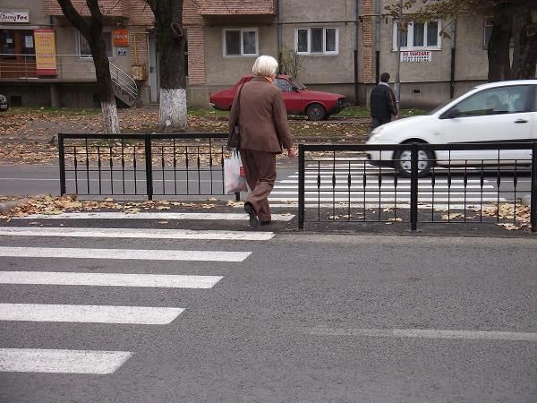 Ce spun constănțenii despre amenajarea trecerilor de pietoni cu refugii