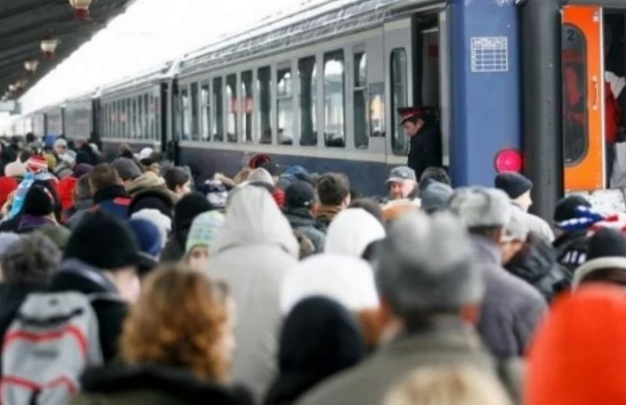 CFR Călători întâmpină dificultăţi după ce elevilor şi studenţilor li s-a oferit gratuitate la călătoria cu trenul