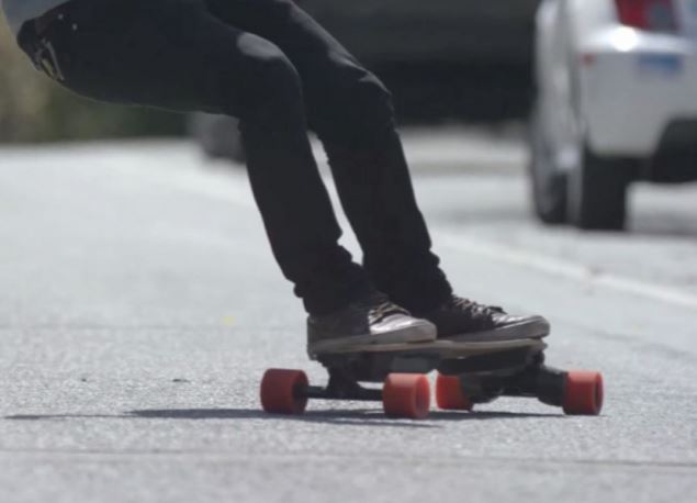 TULCEA: Un copil care mergea pe skateboard a ajuns la spital după ce a fost lovit de masină
